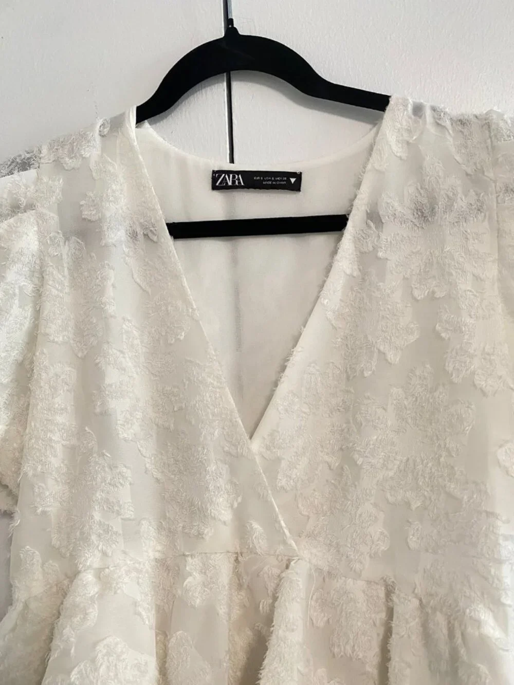 ZARA - White/Ivory Textured Jacquard Peplum Blouse